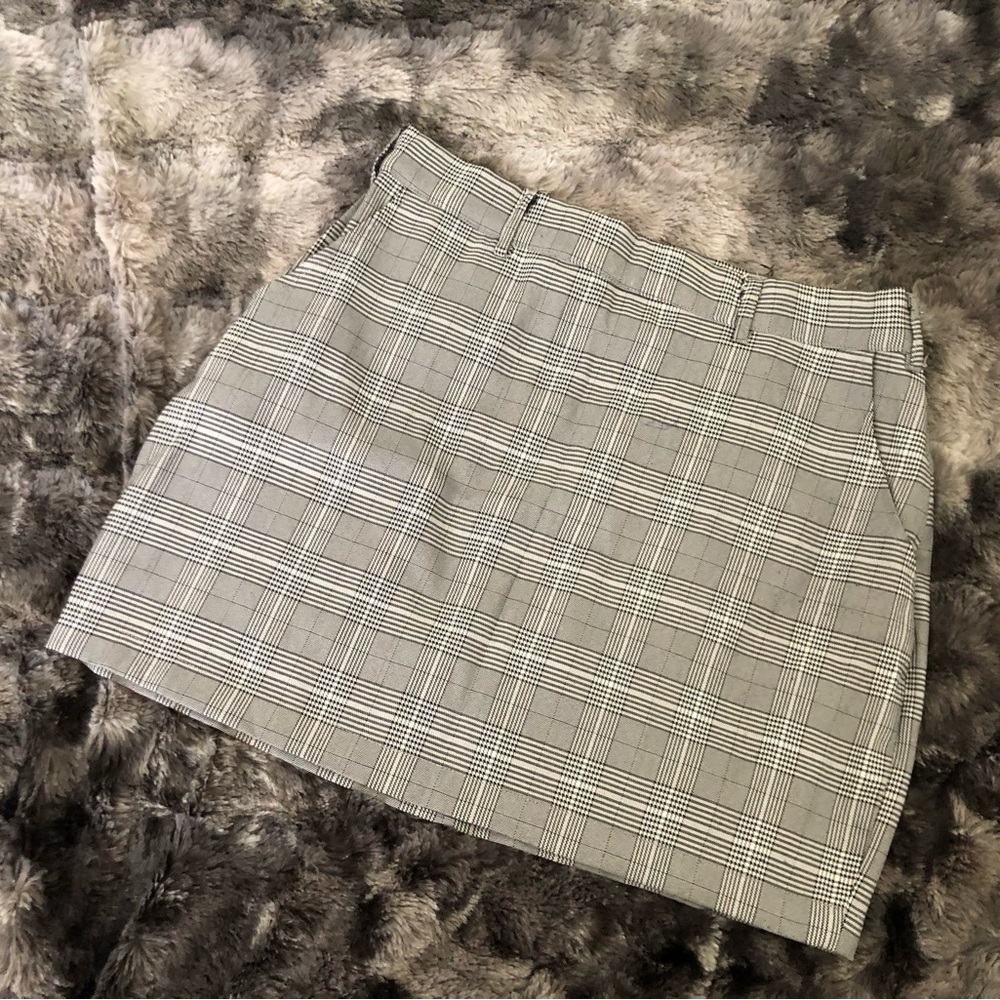 WILD HONEY PLAID GRAY BLACK WHITE MINI SKIRT WITH POCKETS